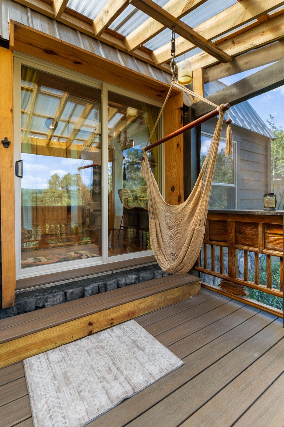 Blackbird screened porch with hammock and daybed