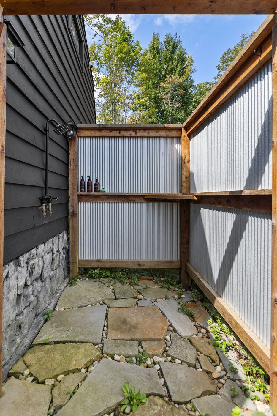 Blackbird cedar outdoor shower