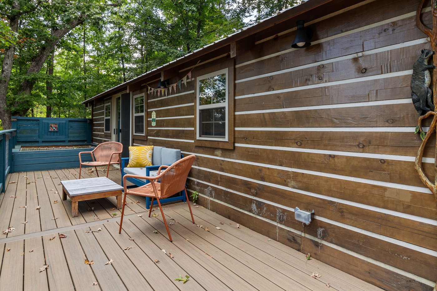Chickadee deck with lounge seating along the log wall