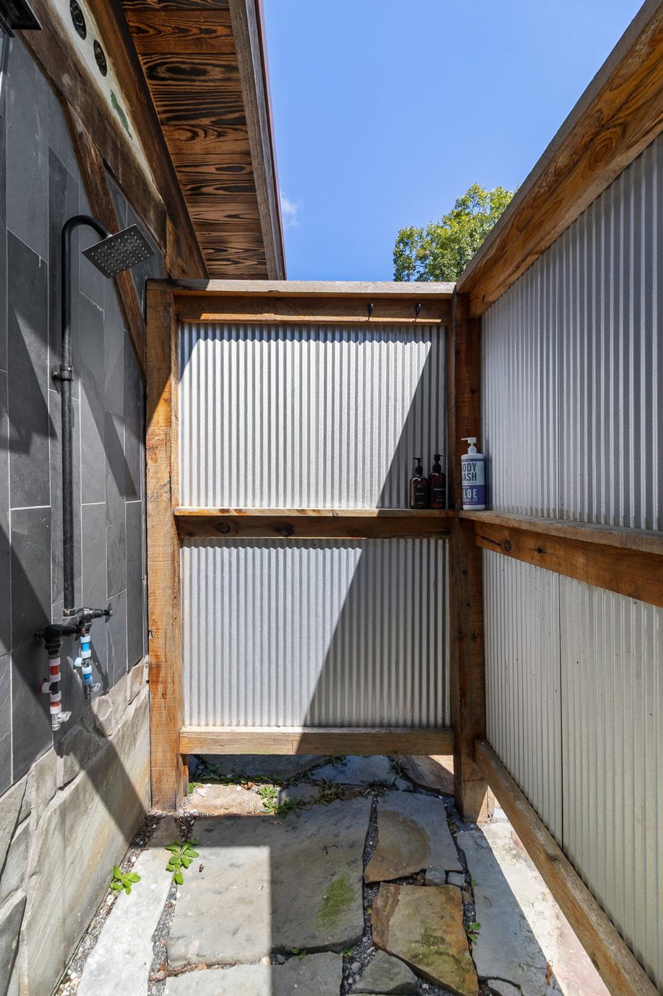 Goldfinch outdoor stargazing shower open to the sky