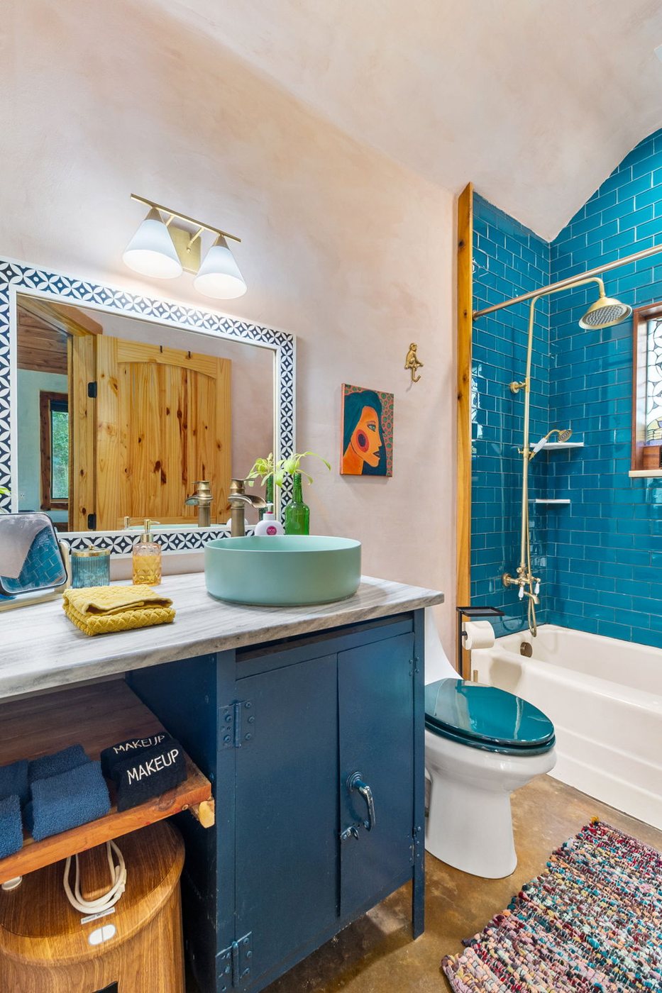Whippoorwill bathroom vanity with vessel sink