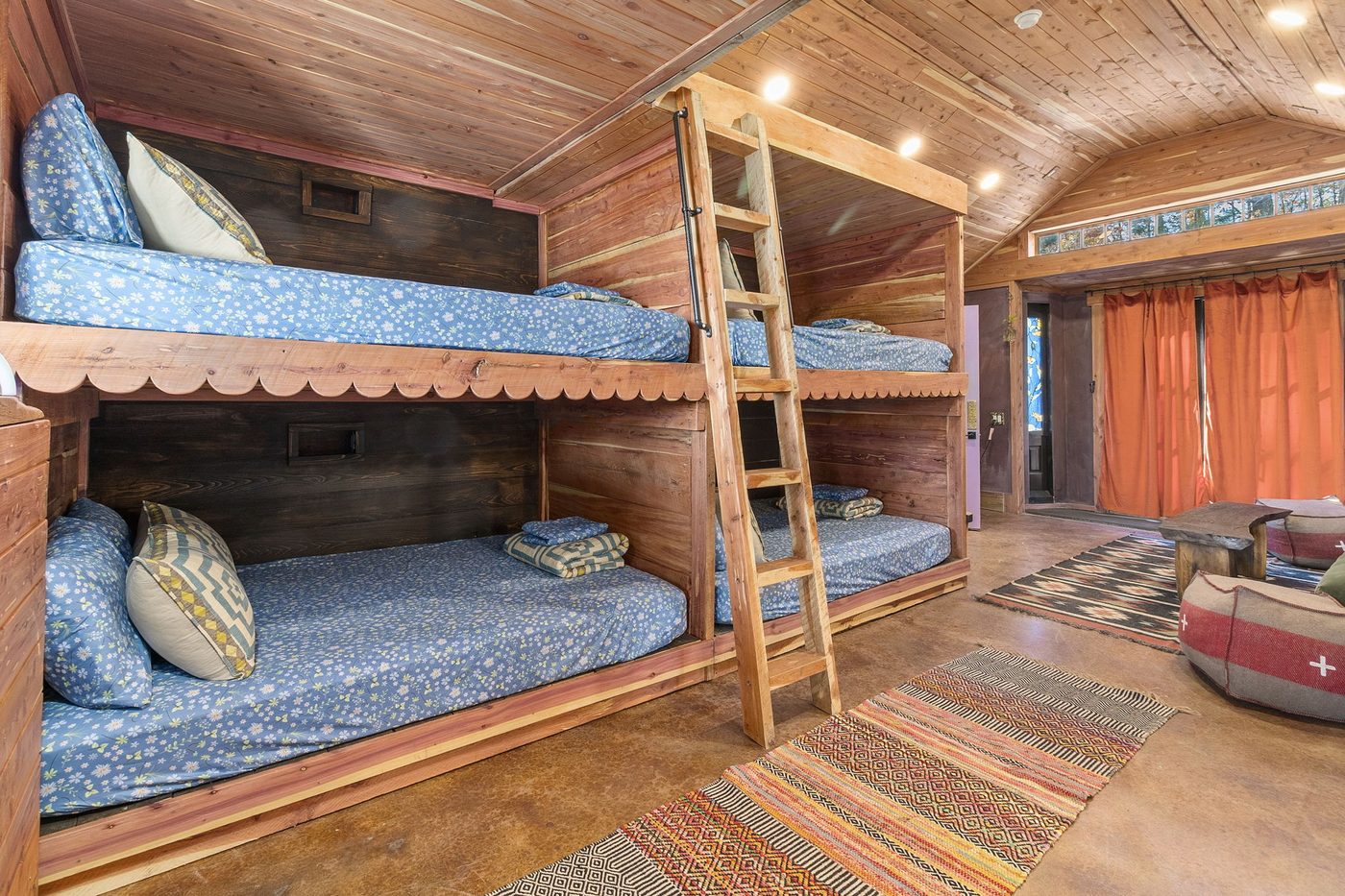 Meadowlark bunk room with built-in queen bunk beds