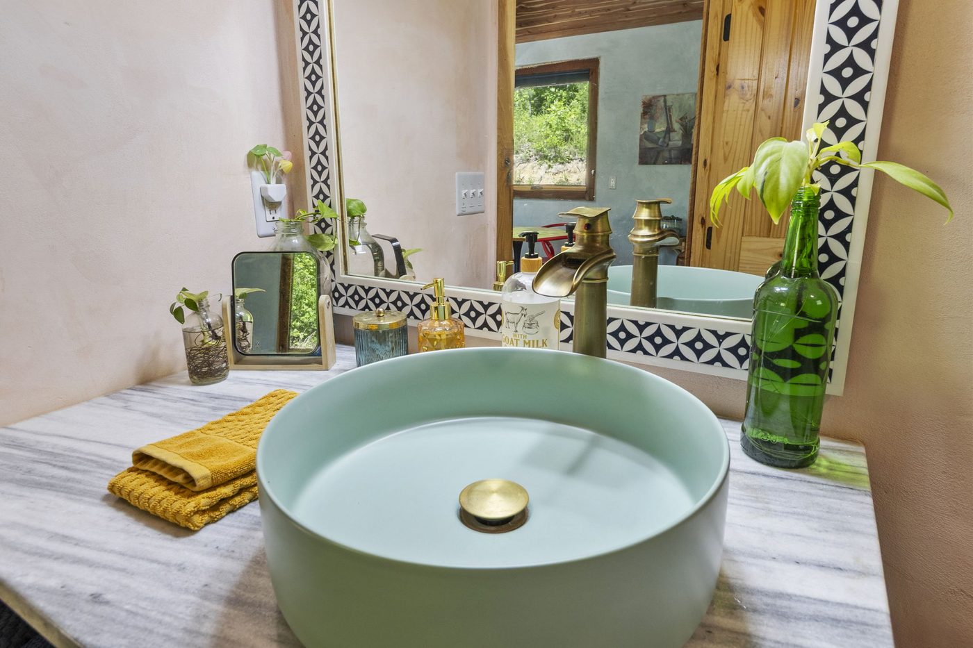 Whippoorwill bathroom vanity with vessel sink